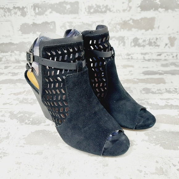 BCBGeneration Black Perforated Suede Block Heel Buckle Up Sandals K941 - Picture 4 of 16